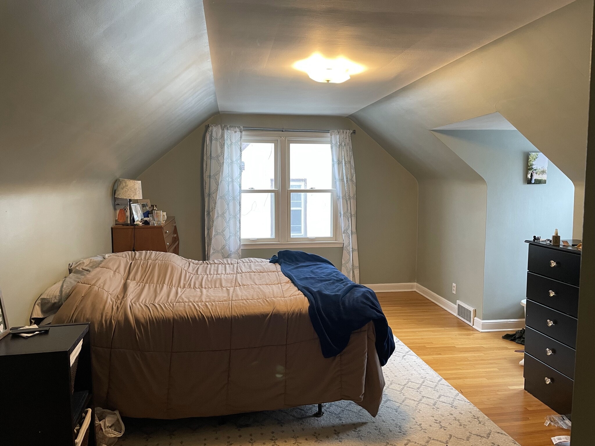 upper bedroom - 5349 Portland Ave