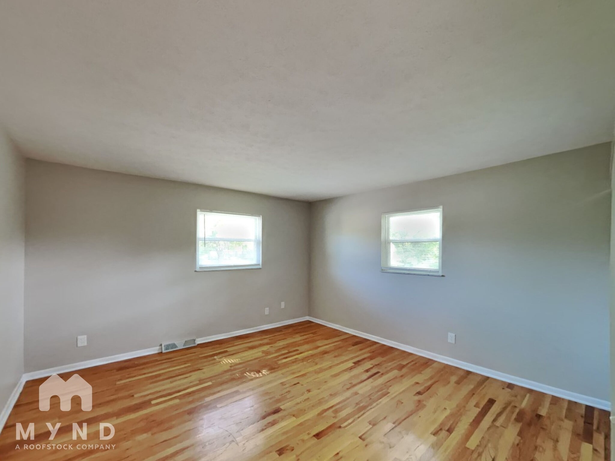 Building Photo - 5621 Oakmont Dr