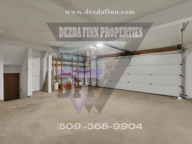 Building Photo - 3,700 sqft of Quiet Luxury & Stunning Views