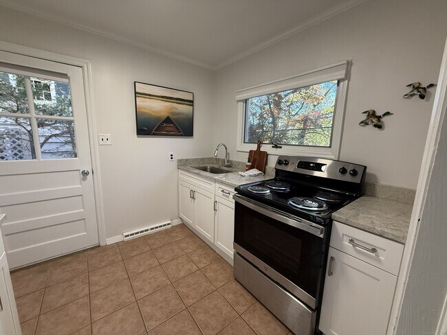 Building Photo - 11 Bogus Hill Rd