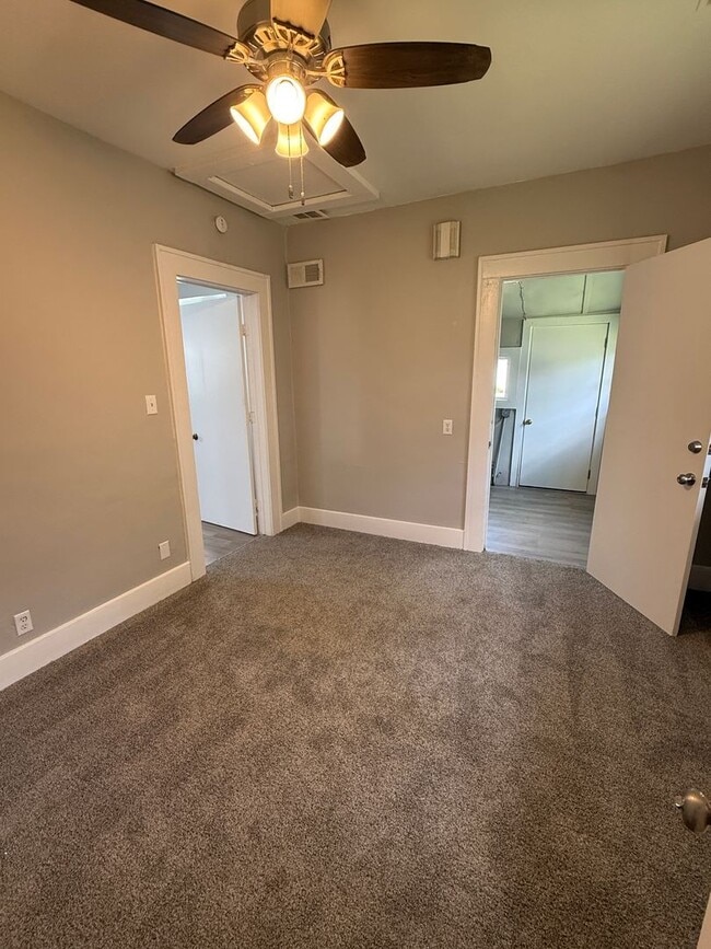 Building Photo - 2 Bed 2 bath remodeled home