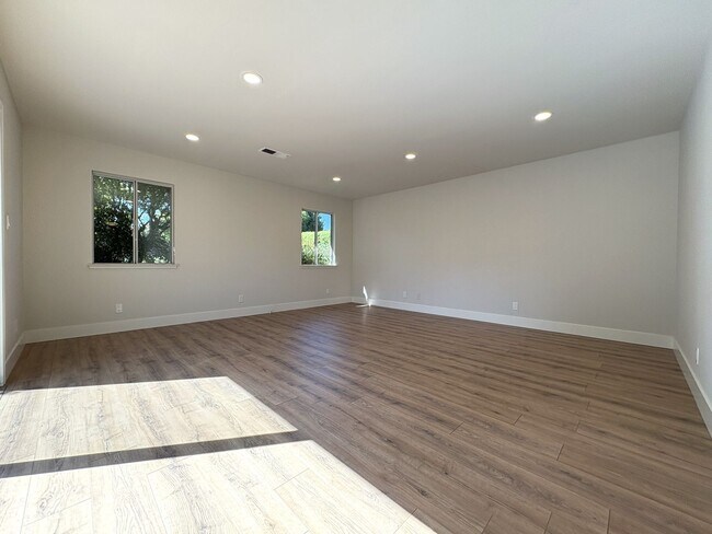 Building Photo - Modern Oasis in the Heart of Los Altos – U...