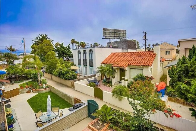 Building Photo - Newly Remodeled and Fully furnished- Mission Beach 5 bed 3 baths.