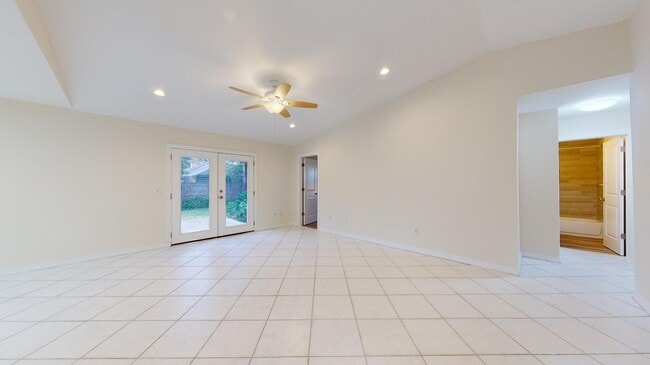 Building Photo - 620 Segovia Rd