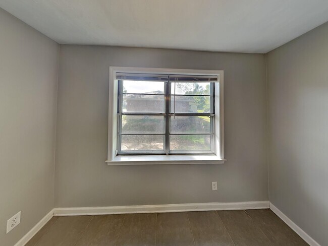 Building Photo - 668 Brakebill Ave
