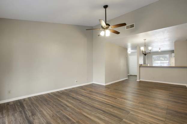 Building Photo - 113 Pinewood Ct