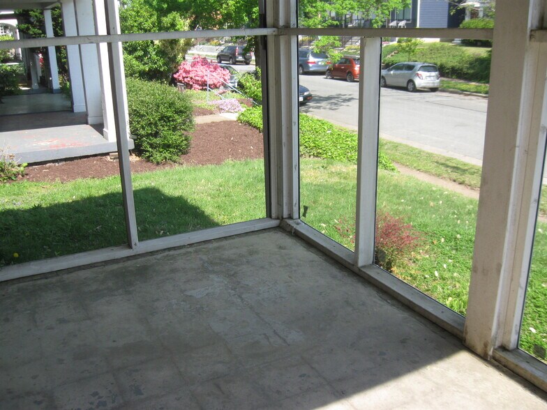 Building Photo - 3405 Cutshaw Ave
