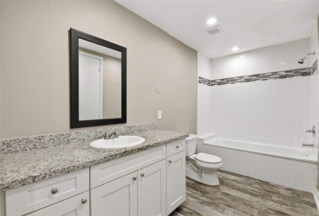 Building Photo - 3424 Balboa Cir