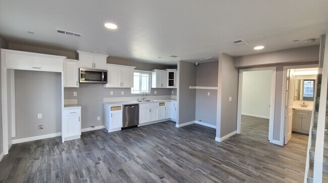 Building Photo - 129(425)