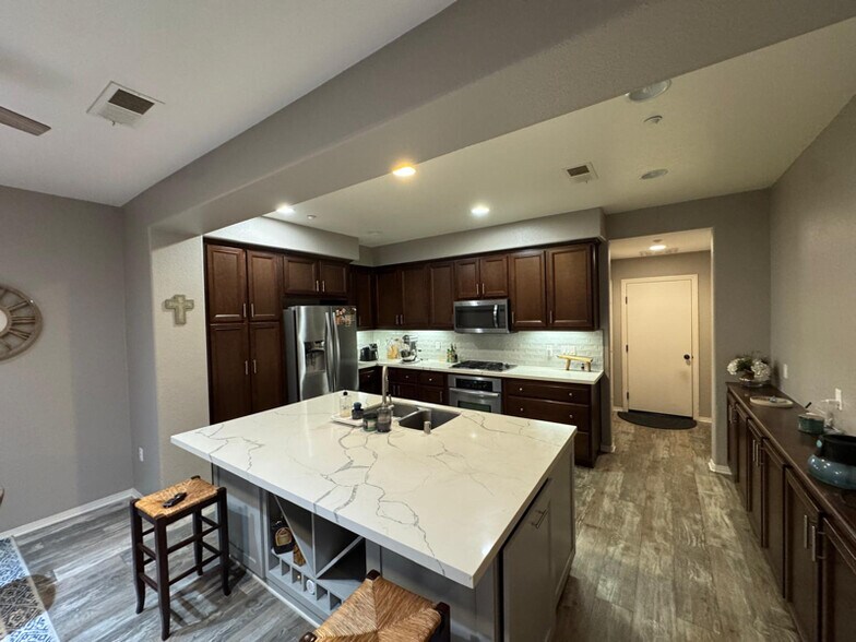 Building Photo - 2221 Capistrano Way
