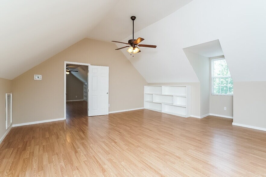 Building Photo - 2919 Weybridge Dr