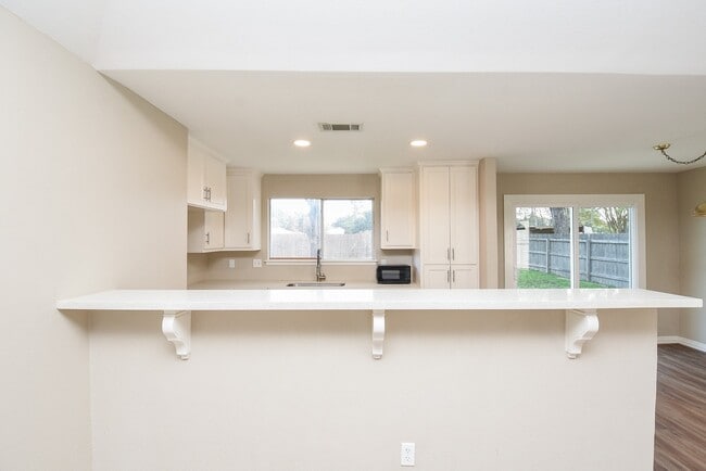 Building Photo - 4606 Whispering Rock Ln