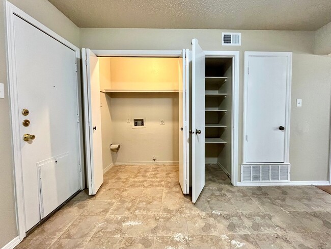 Building Photo - 3051 Olympia Dr