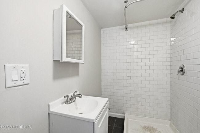 Building Photo - 1114 Summerfield Ave