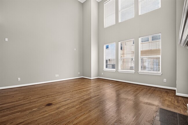 Building Photo - 1513 Roy St