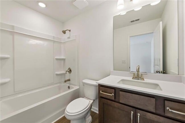 Building Photo - 204 Silverleaf Trl