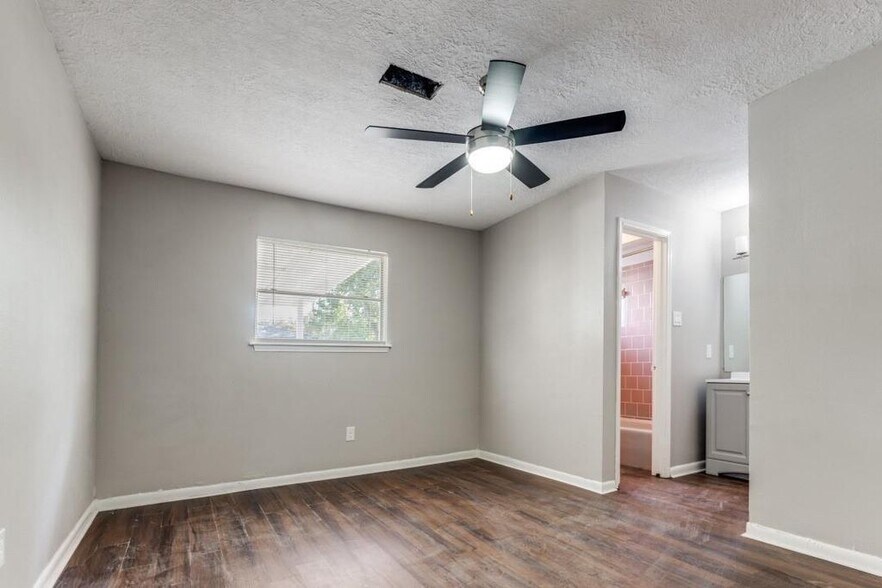 Building Photo - 3120 Royal St