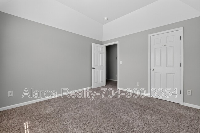 Building Photo - 2041 White Cedar Ln
