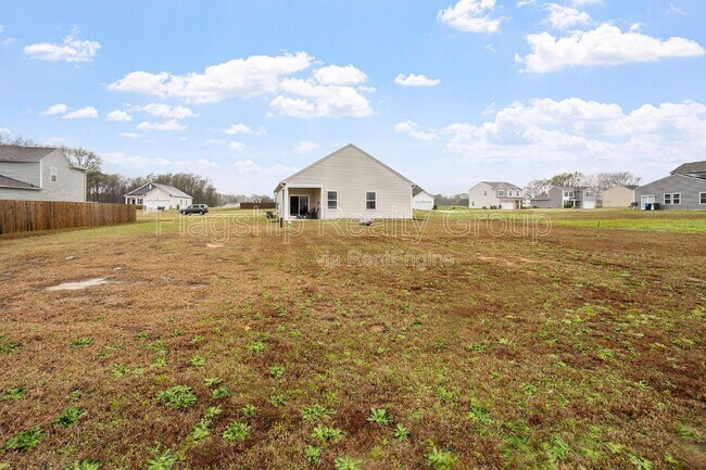 Building Photo - 303 Kenison Way