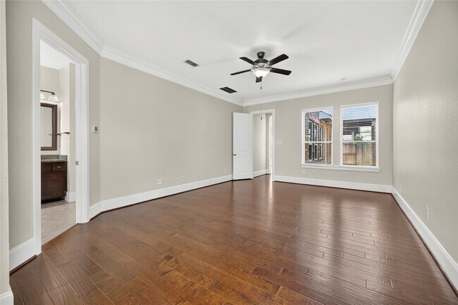 Building Photo - 10510 Trinity Springs Dr