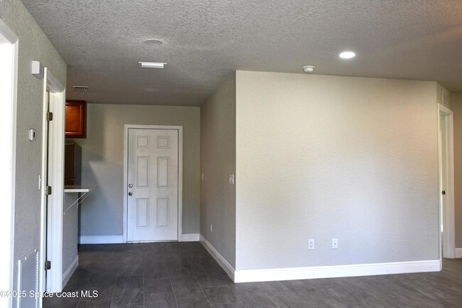 Building Photo - 1515 Furnari St
