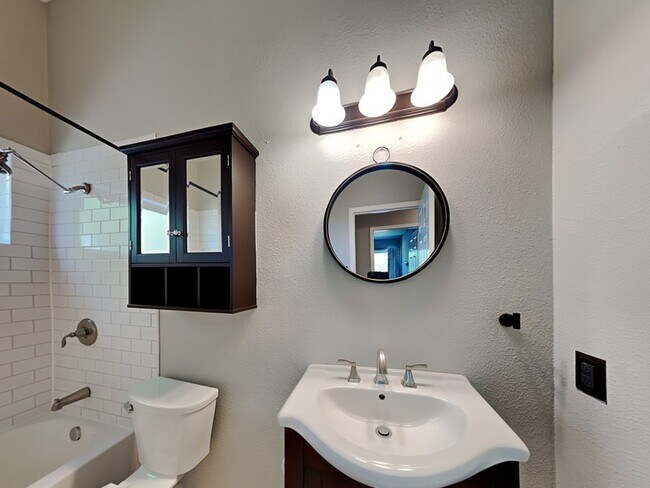 Building Photo - 250 Pinyon Ln