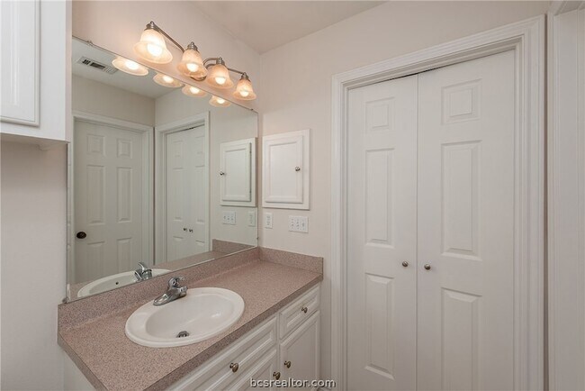 Building Photo - 1004 Crepe Myrtle Ct