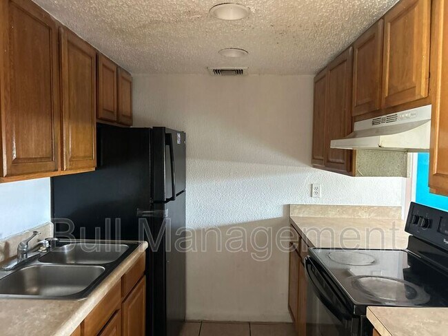 Building Photo - 1813 Blossom Terrace