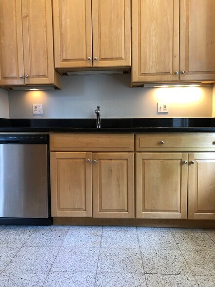 Dishwasher - 5975 Alder St