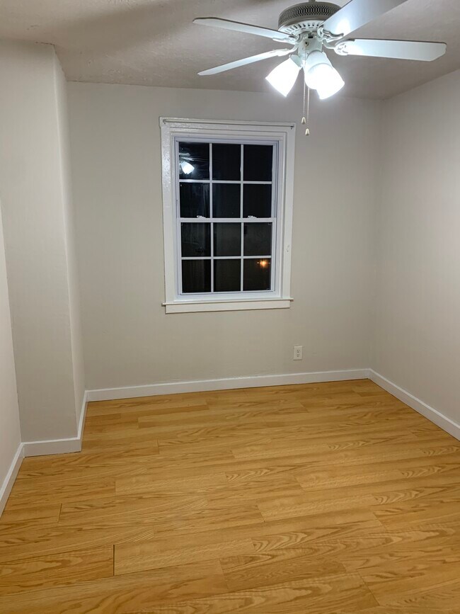 Building Photo - 279 Oak Dr