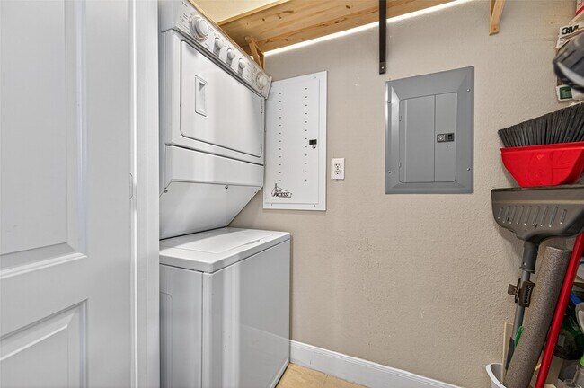 Building Photo - 2299 Lone Star Dr