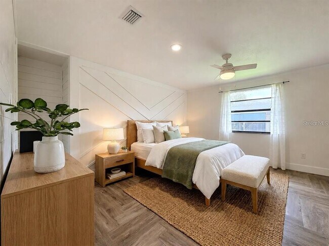 Building Photo - 12756 Poinsettia Ave