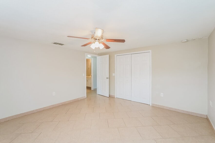 Building Photo - 6024 Boxwood Dr