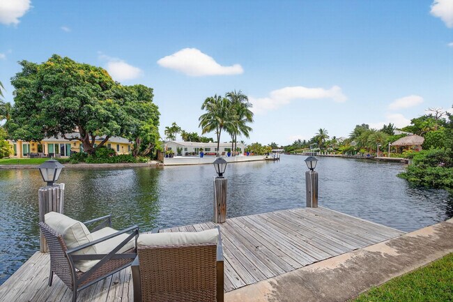 Building Photo - 1981 Coral Gardens Dr