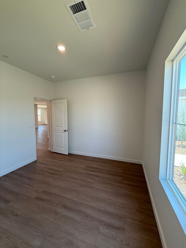 Building Photo - 510 Cobain Ct