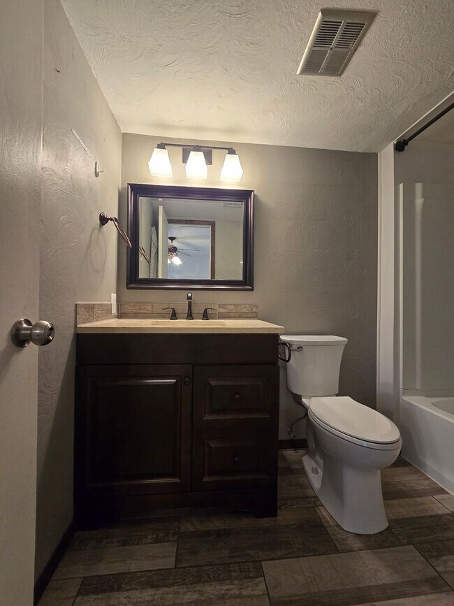 Building Photo - 4 bedroom 2 bath home in Seminole!