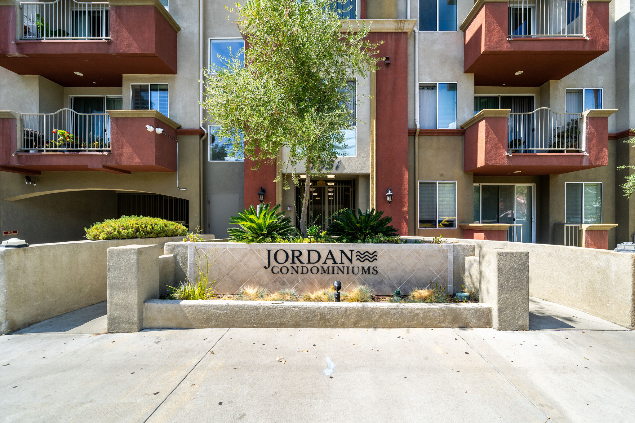 Building Photo - 7551 Jordan Ave