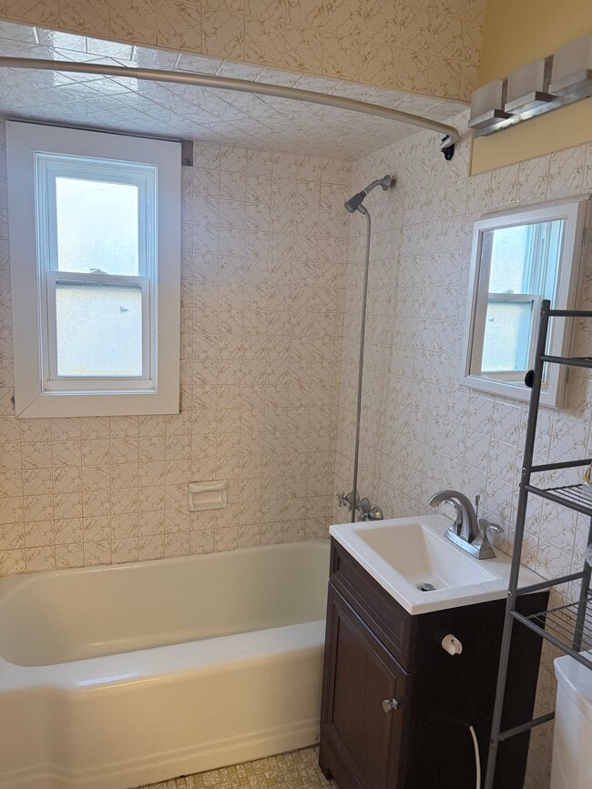 Building Photo - 21 Bellport Pl