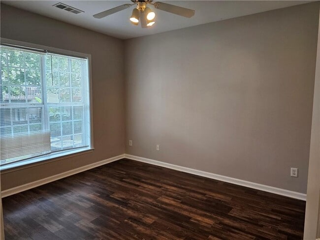 Building Photo - 1021 Thornborough Dr
