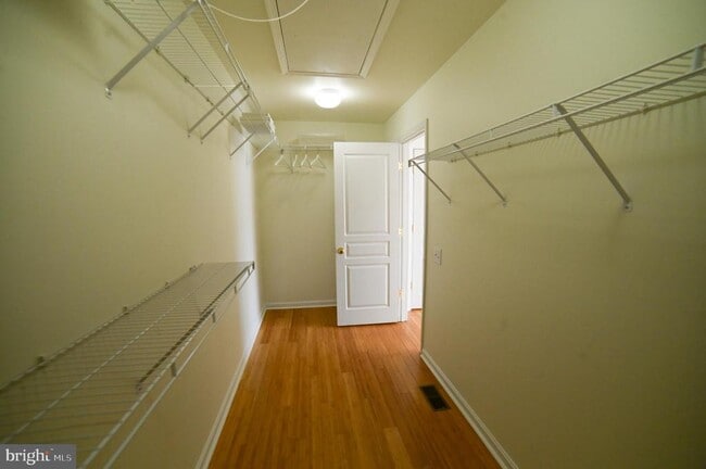 Building Photo - 1910 Cavalier Ln