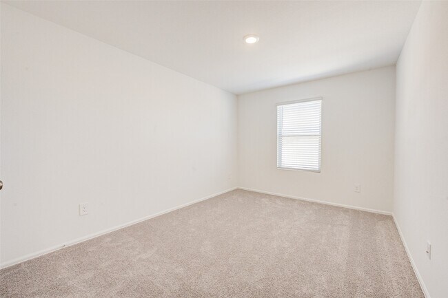 Building Photo - 17827 Pemswood Dr