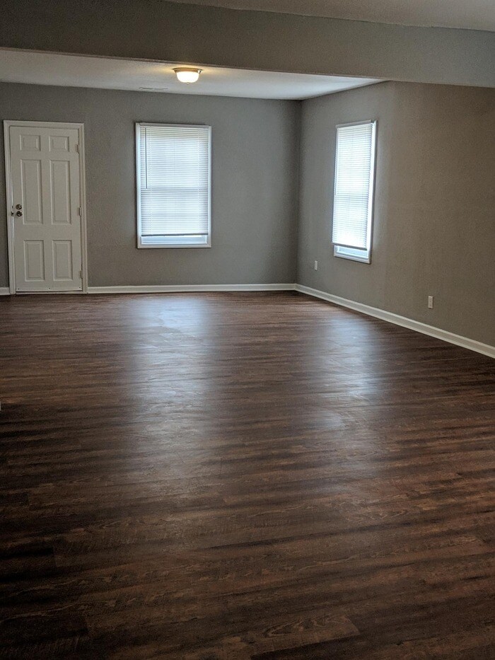 Building Photo - 1516 Oakwood Ave NE
