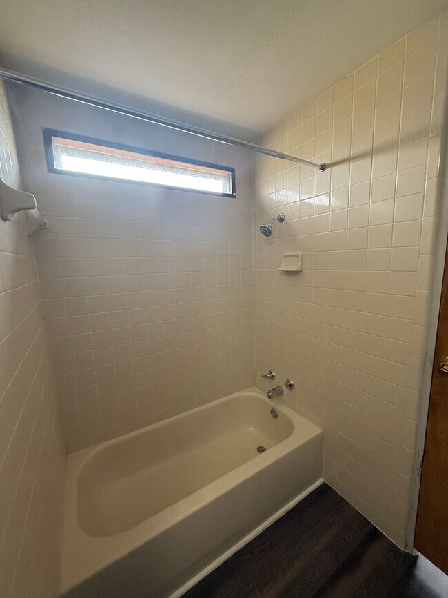 Building Photo - Welcome Home!! 2/2 Newly Renovated Mobile ...