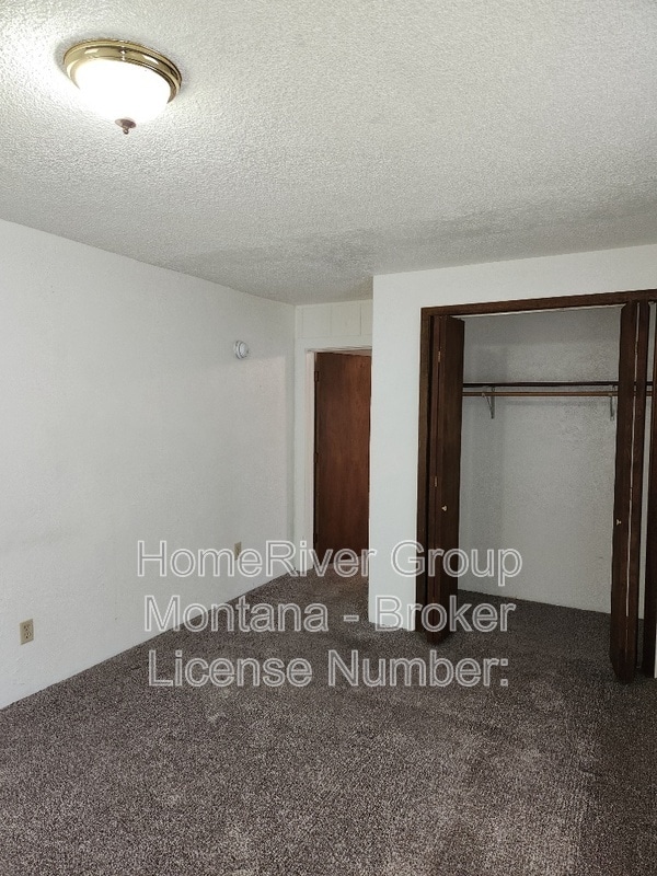 Building Photo - 724 Strand Ave