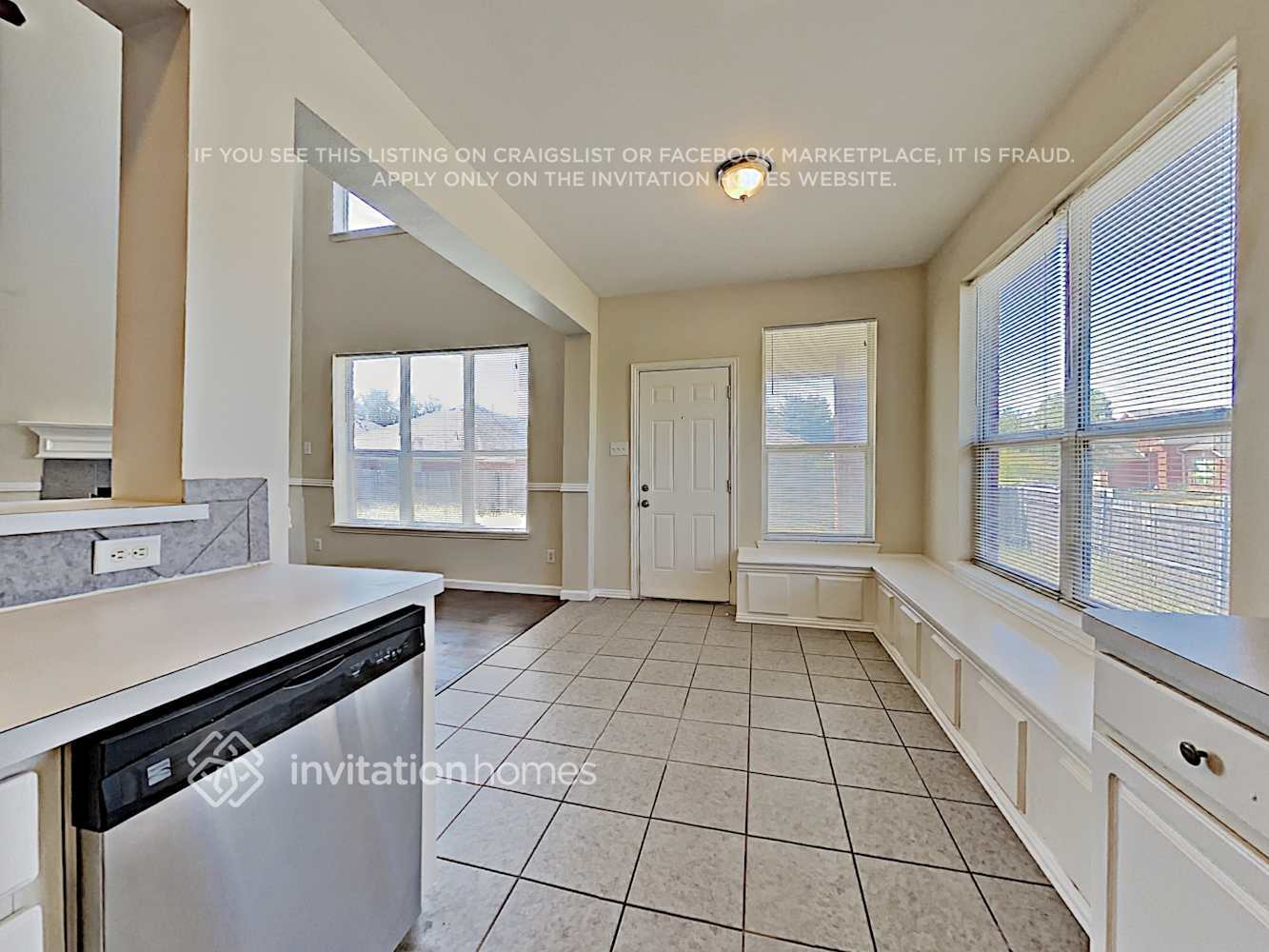 Building Photo - 3900 Rochester Dr