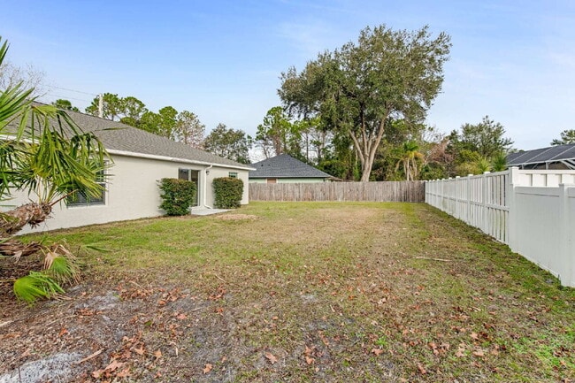 Building Photo - Spacious 3 Bedroom Home with Large Yard in Palm Coast