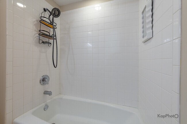 Building Photo - 519 S Maplewood Ave