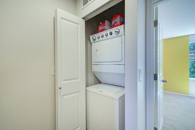 Building Photo - 2Bd/2.25Ba Mill Creek Townhouse