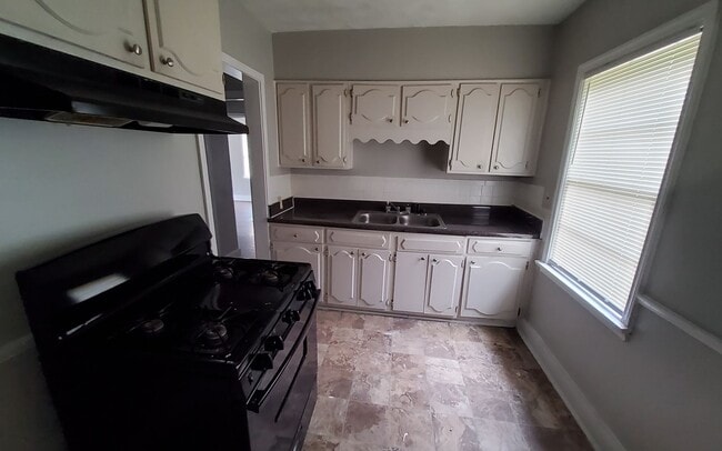 Building Photo - 1895 S Lauderdale St