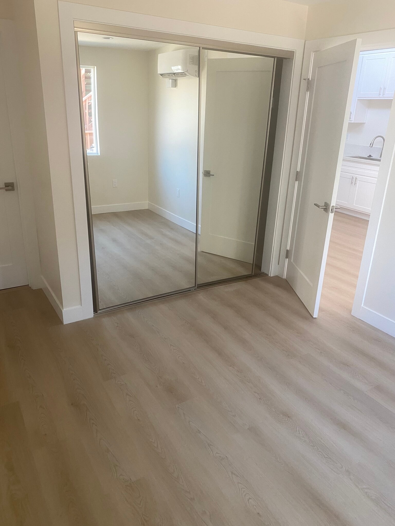 Building Photo - 2916 E 10th St